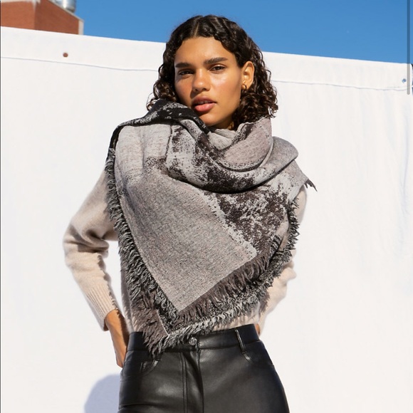 Aritzia Accessories - NWOT Aritzia Wilfred Haus Party Blanket Scarf